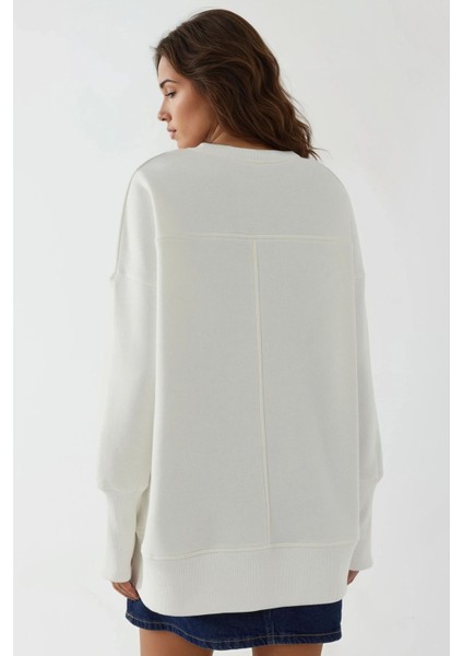 Kadın Ön Yırtmaçlı Yuvarlak Yaka Büyük Boy Sweatshirt Beyaz Beyaz fırsatları