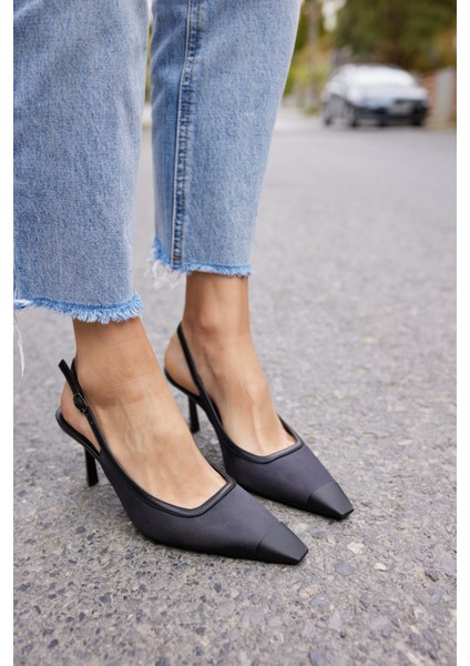 Zelıa Kadın Leopar Burun Demır Detay Topuklu Ayakkabı