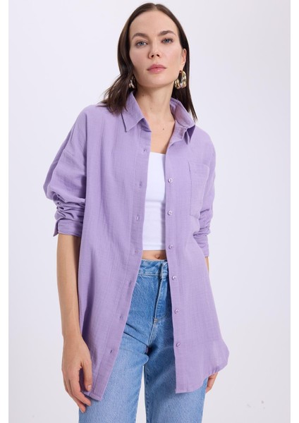 Kadın Oversize Geniş Kesim %100 Pamuk Müslin Kumaş Uzun Kollu Cepli Dokulu Açık Mor Gömlek fiyatları