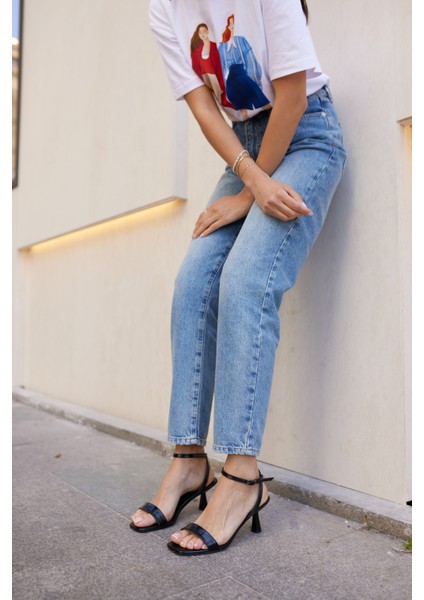 Renata Kadın Siyah Tek Bant Bilekten Baglama Topuklu Sandalet fiyatları