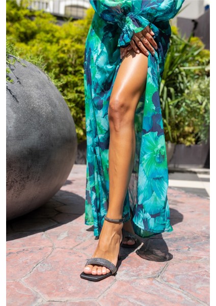 Tokyo Kadın Siyah Taş Detay Topuklu Sandalet fırsatları