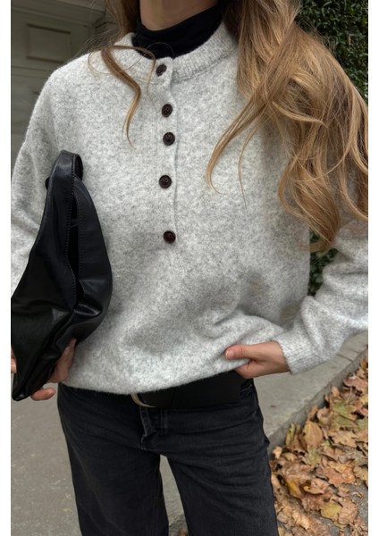 Gri Düğmeli Bisiklet Yaka Triko Kazak - 2464