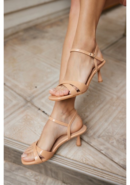 Estela Kadın Altın Çapraz Bantli Sandalet modelleri