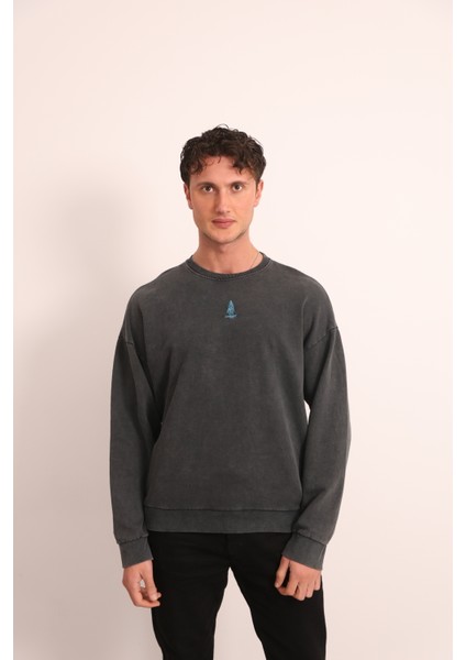 Antrasit Asit Yıkamalı Önü Baskılı Arkası Baskı ve Nakış Detaylı Sweatshirt