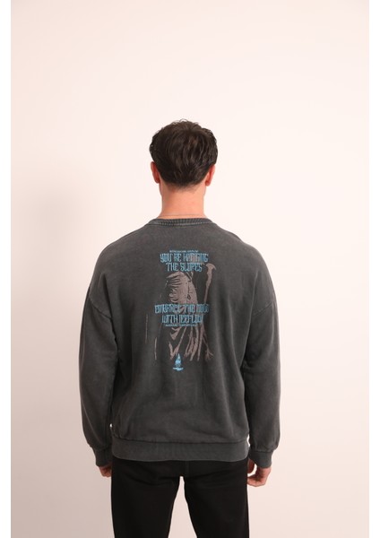 Antrasit Asit Yıkamalı Önü Baskılı Arkası Baskı ve Nakış Detaylı Sweatshirt fiyatları