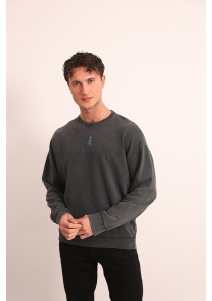 Antrasit Asit Yıkamalı Önü Baskılı Arkası Baskı ve Nakış Detaylı Sweatshirt fırsatları