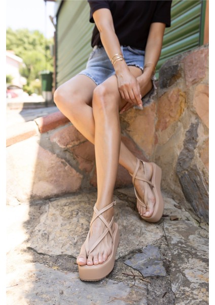 Parades Kadın Nude Dolgu Taban Parmak Arası Sandalet fiyatları