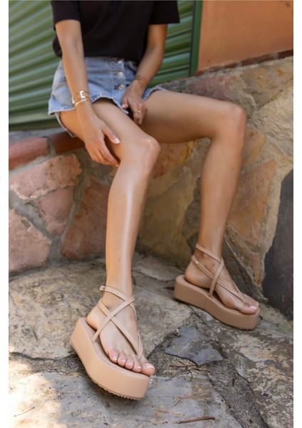Parades Kadın Nude Dolgu Taban Parmak Arası Sandalet modelleri