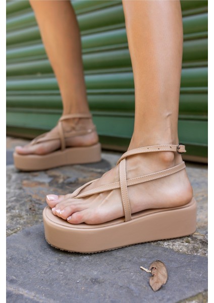 Parades Kadın Nude Dolgu Taban Parmak Arası Sandalet indirimleri