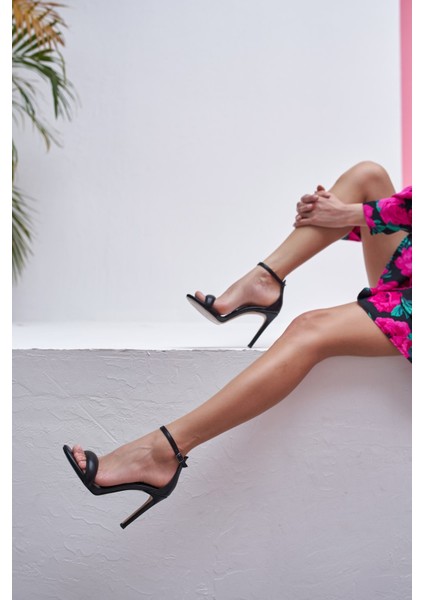 Bucky Kadın Siyah Topuklu Sandalet