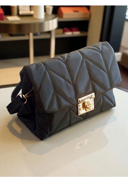 Kadın Kapitone Askılı Çanta