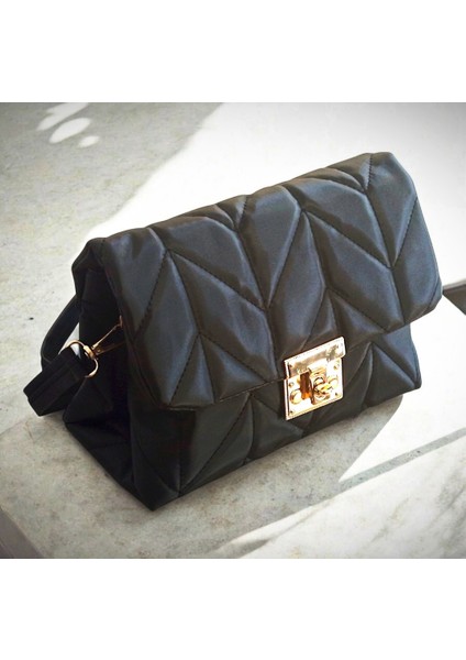 Kadın Kapitone Askılı Çanta