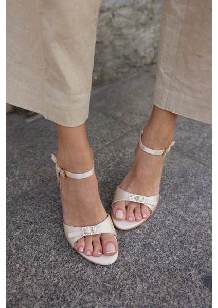 Adeos Kadın Bej Saten Topuklu Abiye Sandalet