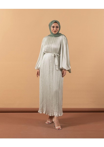 3003 Stilife Pileli Saten Elbise modelleri