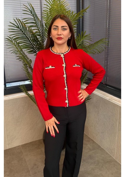 Burgu Şeritli Özel Işleme Düğmeli Kırmızı Hırka