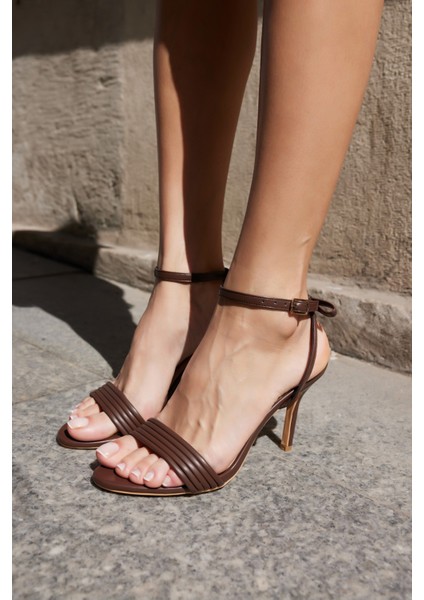 Peras Kadın Kahve Tek Bant Topuklu Sandalet indirimleri