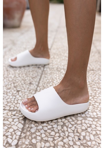Danilo Unısex Beyaz Plaj-Gunluk Su Tahlıyeli Nefes Alan Tabanli Eva Terlik fırsatları