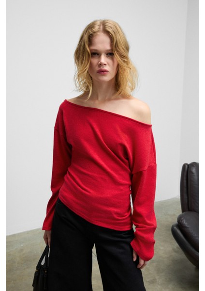 NIVEAS Kadın Yumuşak Ve Esnek Kumaşlı Kayık Yakalı Yanı Büzgülü Kırmızı Sweatshirt