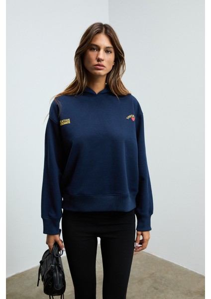 ISROP Kadın Yumuşak Kumaşlı Baskılı Kapüşonlu Lacivert Sweatshirt