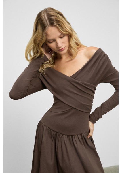 FRUENDO Kadın Asimetrik Yakalı Üstü Esnek Kumaşlı Eteği Poplin Uzun Kahverengi Elbise fırsatları