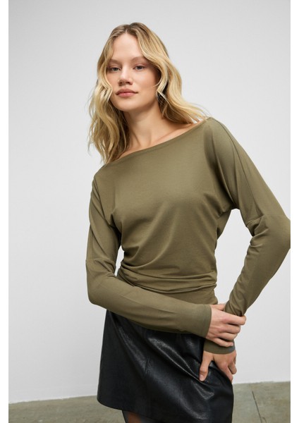 RALIVEA Kadın Kayık Yakalı Vücuda Oturan Esnek Kumaşlı Haki Bluz modelleri