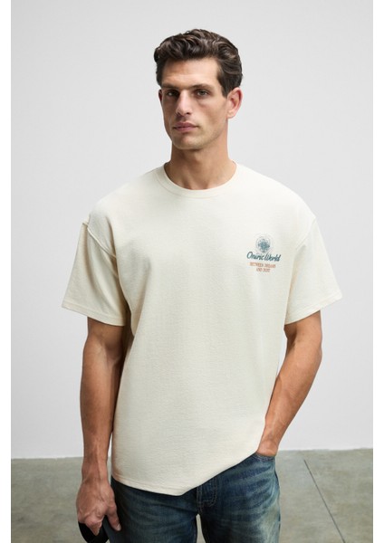 ONIRIC Erkek Göğsü Ve Sırtı Baskılı %100 Organik Pamuk Oversize Fit Bisiklet Yaka Krem T-Shirt fiyatları