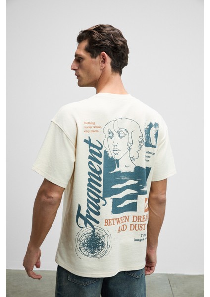 ONIRIC Erkek Göğsü Ve Sırtı Baskılı %100 Organik Pamuk Oversize Fit Bisiklet Yaka Krem T-Shirt modelleri