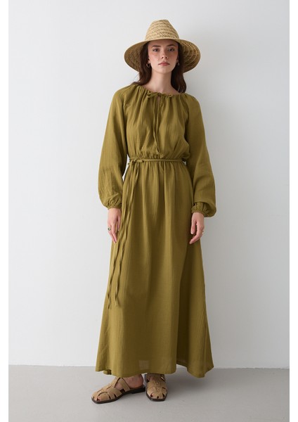 Haki Bağlama Detaylı Müslin Elbise