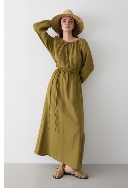 Haki Bağlama Detaylı Müslin Elbise