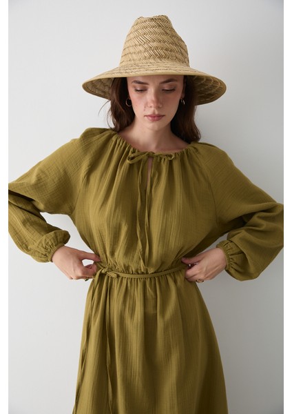 Haki Bağlama Detaylı Müslin Elbise