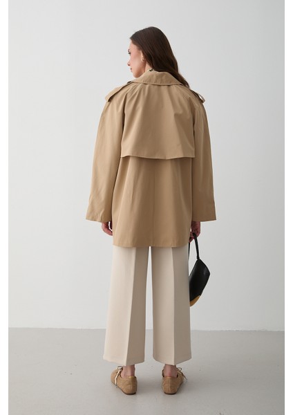 Camel Miyabi Rüzgarlık Detaylı Kuşaklı Kısa Trençkot