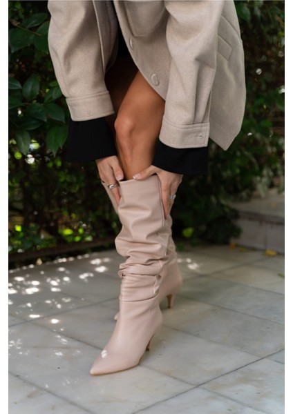 Bukiy Kadın Bej Vegan Deri Plise Çizme fiyatları