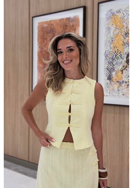 Sarı Brit Detaylı Yelek Etek Takım