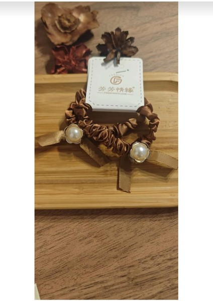 Kurdelalı Ikili Incili Saçtokası