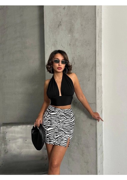 Tek Yırtmaçlı Zebra Desenli Deri Etek Beyazsiyah W24475-S modelleri