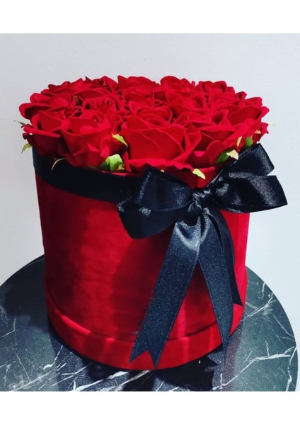 Silindir Kutuda Gerçek Görünümlü Yapay Kadife Gül Kız Isteme Buketi