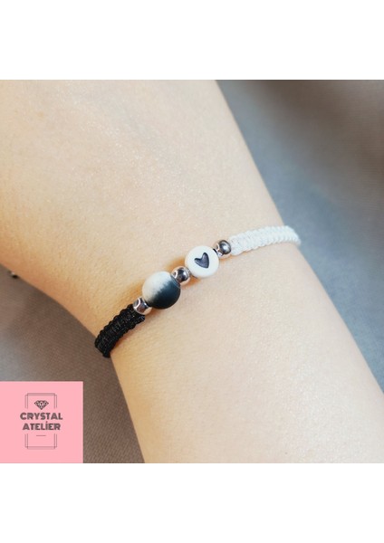 Beşiktaş Temalı Makrome Bileklik – Bjk Siyah Beyaz Kalp Boncuklu El Yapımı Unisex Taraftar Bileklik - Beşiktaş Bileklik - Makrome Bileklik - Taraftar Bileklik - Siyah Beyaz Bileklik fiyatları