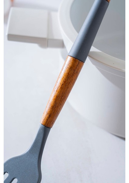 Evero Delikli Silikon Spatula - 28 cm fiyatları