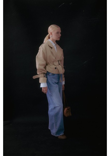 Kemerli Kısa Trenç Bej