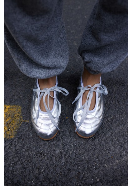 Names Kadin Altın Bagcıklı Sneaker fırsatları