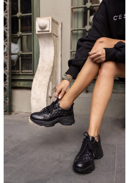 Barry Kadın Siyah Kapıtone Detay Gercek Deri Sneaker