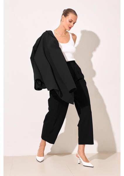 Siyah Cep ve Düğme Detaylı Basic Ceket