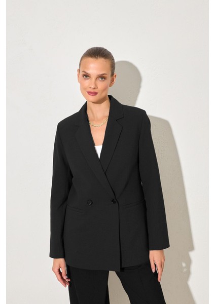 Siyah Cep ve Düğme Detaylı Basic Ceket
