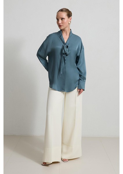 Kuvars Boyundan Şal Detaylı Uzun Kollu Gömlek