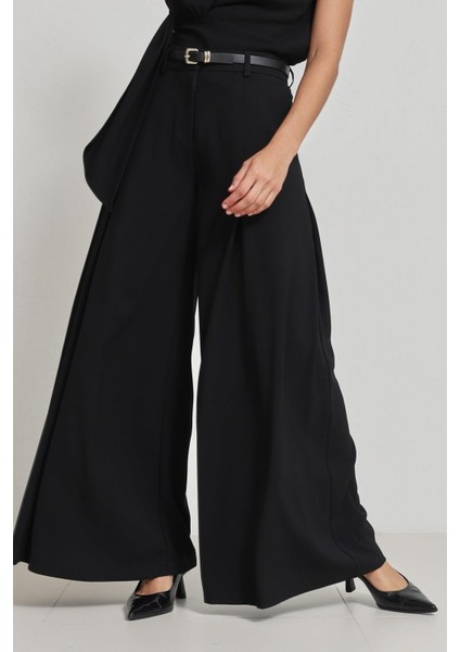 Siyah Bel Detaylı Kısa Kollu Bluz