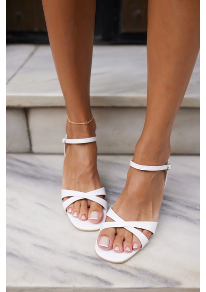 Estela Kadın Altın Çapraz Bantli Sandalet modelleri