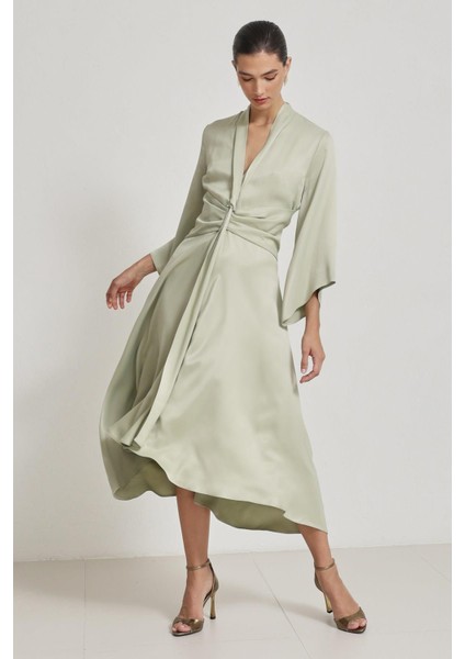 Nil Yeşili V Yaka Bel ve Kol Detaylı Midi Boy Elbise modelleri