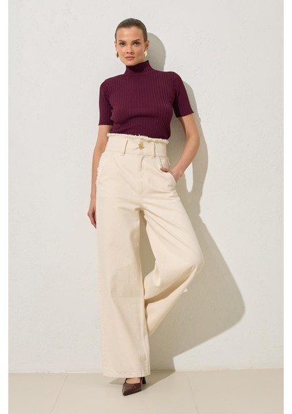 Bej %100 Pamuklu Bel ve Cep Detaylı Rahat Kalıp Pantolon