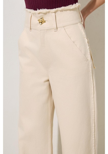 Bej %100 Pamuklu Bel ve Cep Detaylı Rahat Kalıp Pantolon