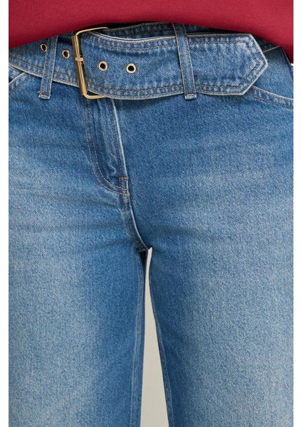 Mavi Kemer Detaylı Rahat Kesim Kot Pantolon indirimleri